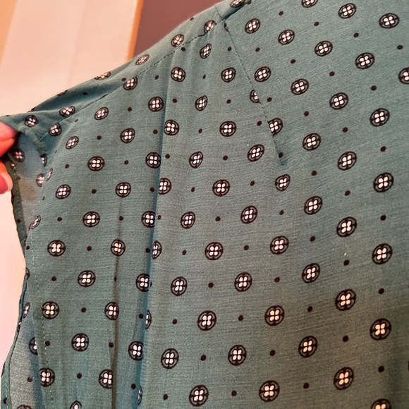 And Other Stories feminine green printed dress floating cap sleeves falls nicely - Picture 3 of 6